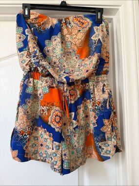TOXIK3 Strapless Floral Romper in White, Blue & Orange